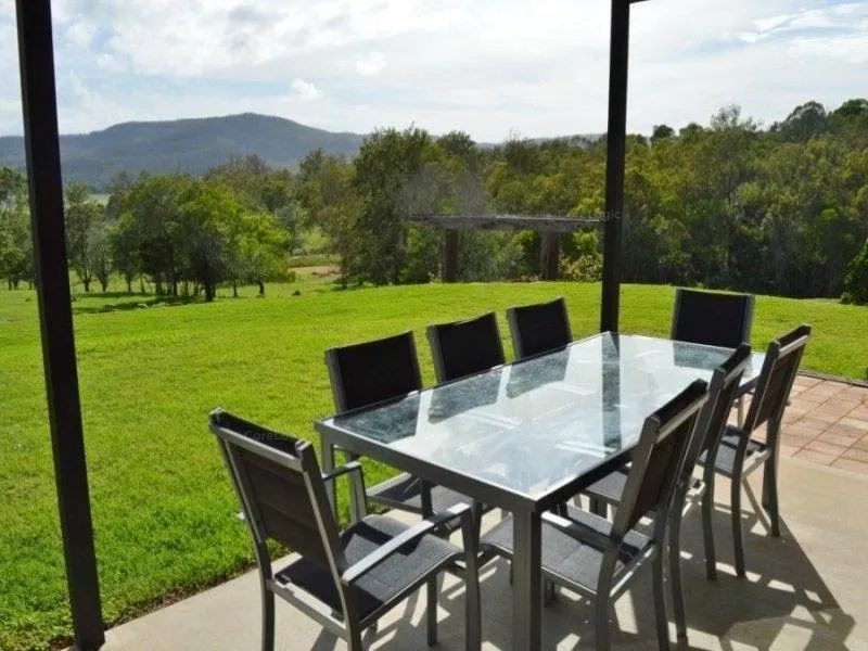 Beautiful Valley Home With The All Round Views