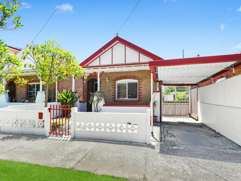 FRESHLY PAINTED HOME IN PRIME LOCATION !