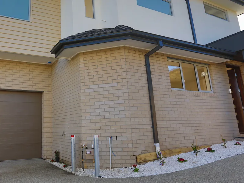 Quality Townhouse, Great Location!