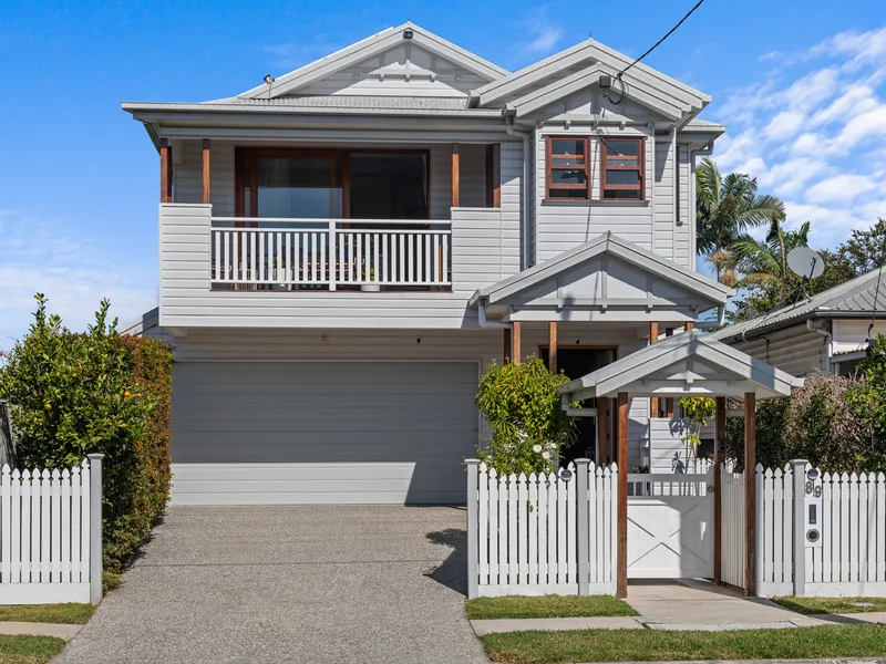 Executive Sophistication In Iconic Racecourse Position