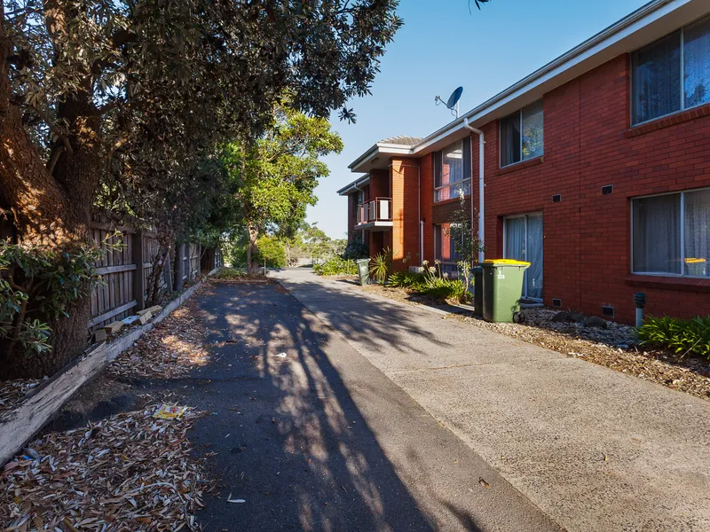 Self Contained Studio Apartment - Frankston Central - Off Street Parking