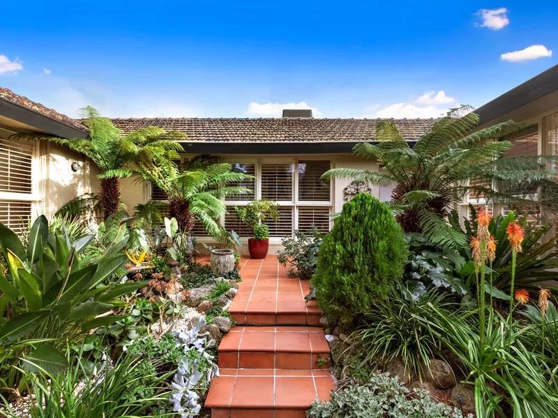 PEACEFUL RETREAT OR PERFECT ENTERTAINER !