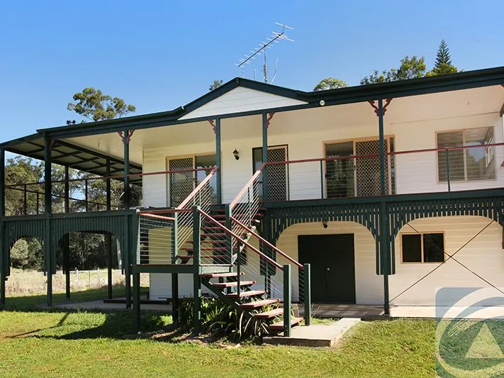 WOW - Large Queenslander on Acreage