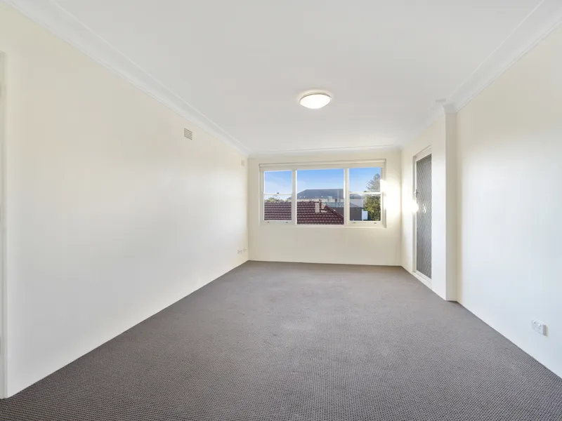 North Facing & Spacious Apartment with Elevated Outlook- 1 X WEEKS FREE RENT 