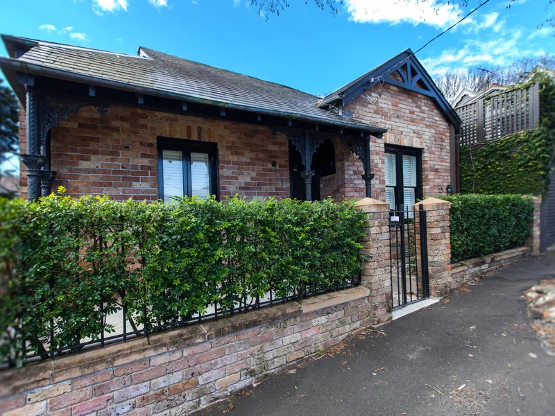 Sunny Three Bedroom Cottage
