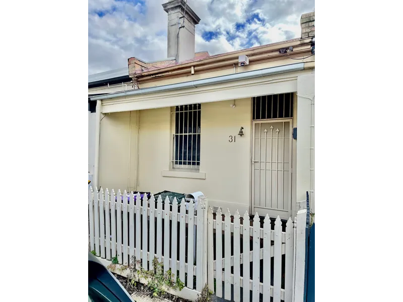 GORGEOUS CHARACTER HOME & AN ENVIABLE LOCATION