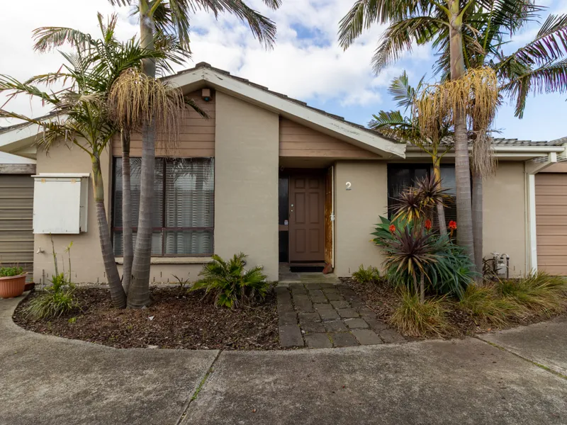 Walk To Station, Shops And Beach