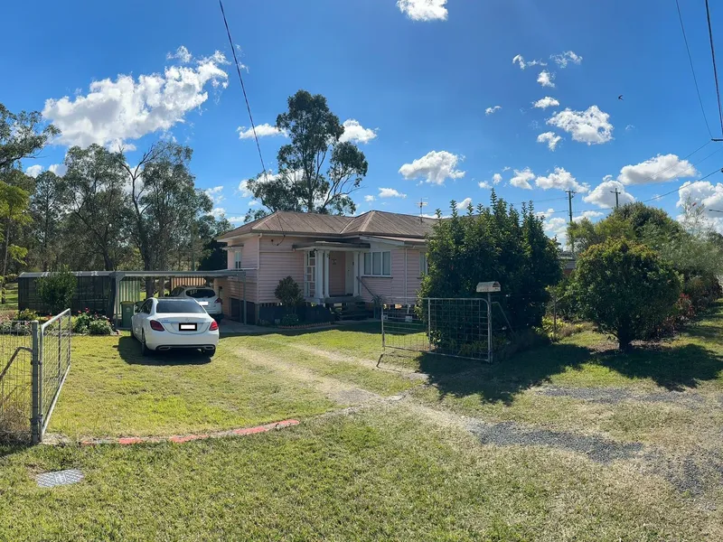 3 Bedroom family house with huge living area and beautiful garden!