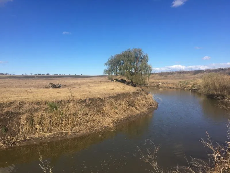 29 acres with permanent water; bitumen frontage; 25 minutes