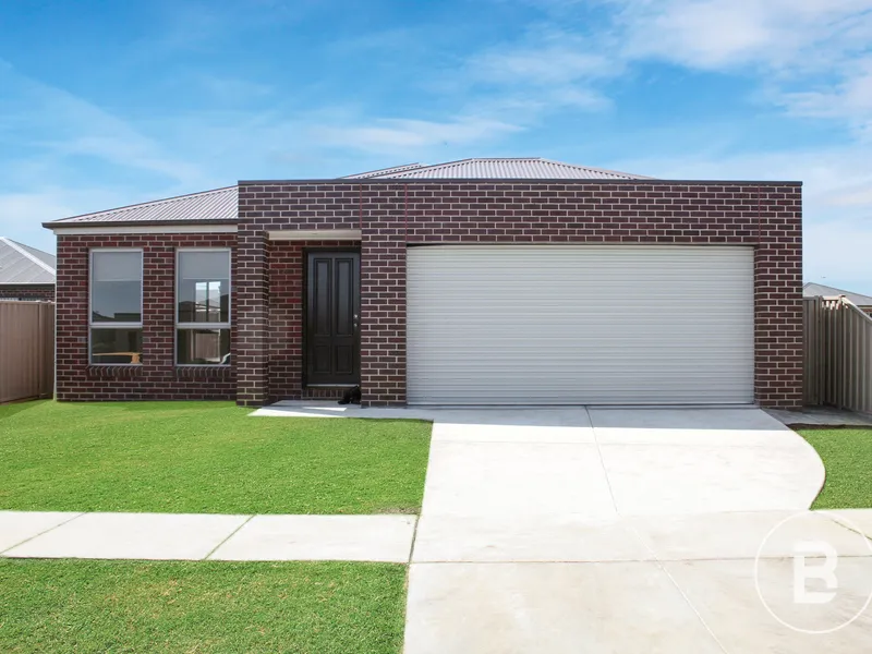 THREE BEDROOM HOME PLUS STUDY IN SEBASTOPOL