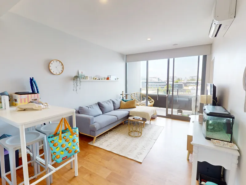 Seventh Floor One Bedroom Apartment Located In The Sought-After Eastside Complex!