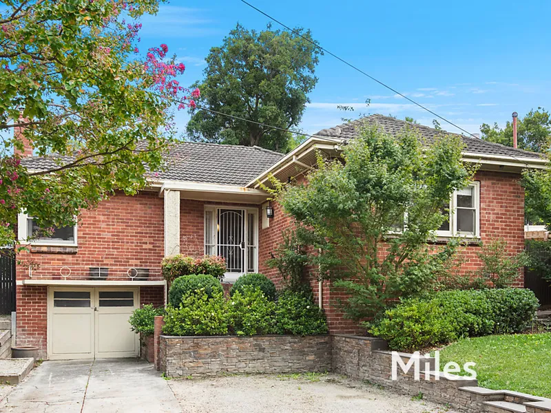 DELIGHTFUL HOME IN THE HEART OF IVANHOE EAST
