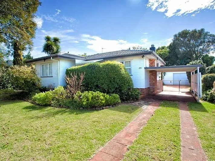 Gem In Centenary Heights 