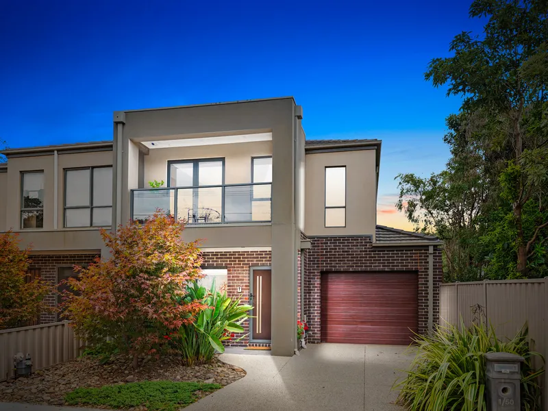 STUNNING TOWNHOUSE NESTLED JUST MINUTES TO WERRIBEE STATION & CBD!