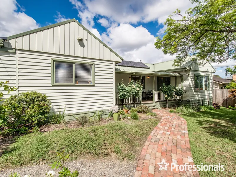 BEAUTIFUL RETREAT FOR THE ENTERTAINER