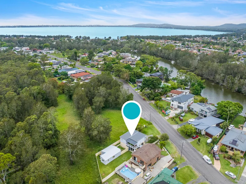 Tri-income with versatile layout!