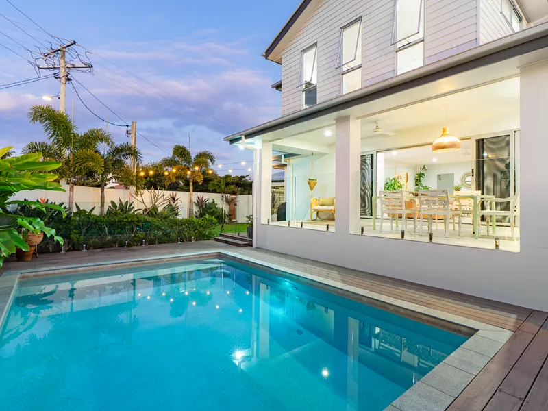 Sundrenched Coastal Oasis in Heart of Mermaid Waters