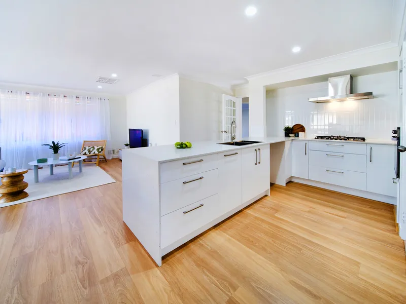 FULLY RENOVATED, LOW MAINTENANCE LIVING ON THE INGLEWOOD BORDER