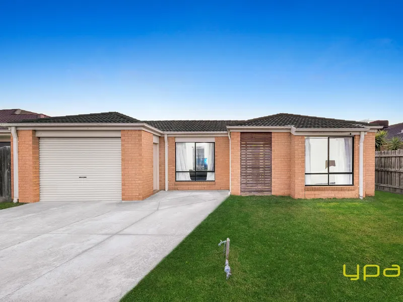 Elegant Family Haven in Tranquil Cranbourne West Locale