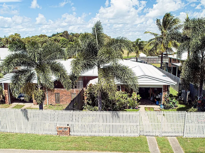 Fantastic Duplex Investment - No Fee! Huge Yards! Pet Friendly!