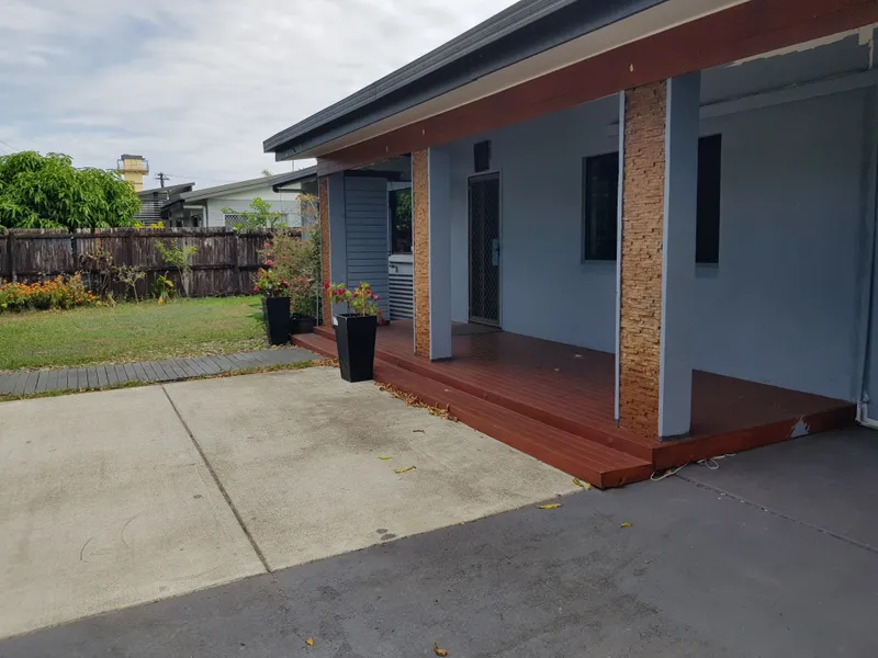 FAMILY HOME + TEENAGERS RETREAT + OUTDOOR KITCHEN + VEGE GARDEN + SOLAR