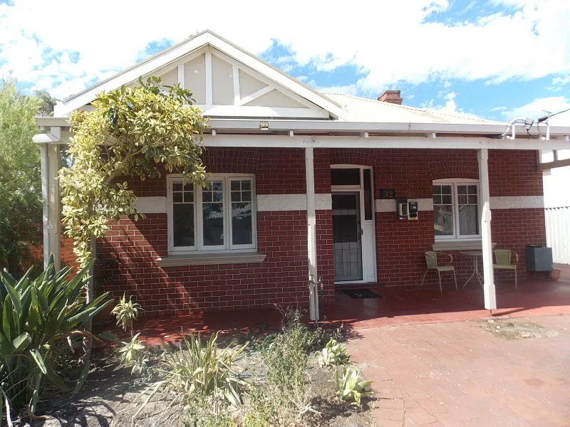 CHARACTER HOME, BEAUTIFULLY PRESENTED, FABULOUS LOCATION.