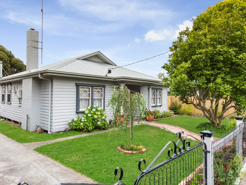 Period Appeal in an Ultra-Convenient Location