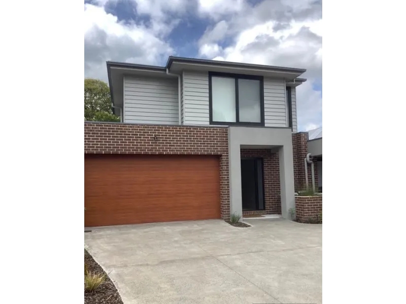Modern 3 bedroom townhouse