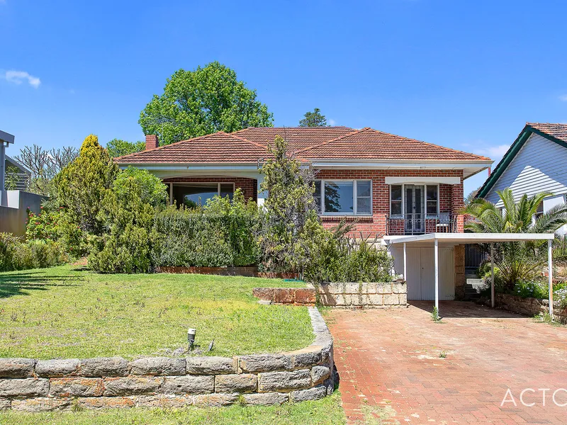 4 Bedroom Character Home Opposite Lake Monger