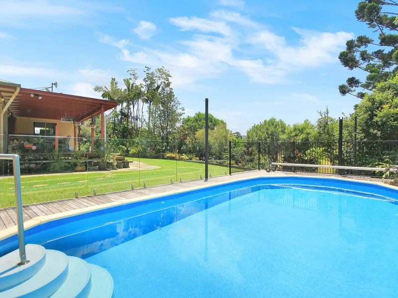 Sweeping mountain views, close to pretty Burringbar village!