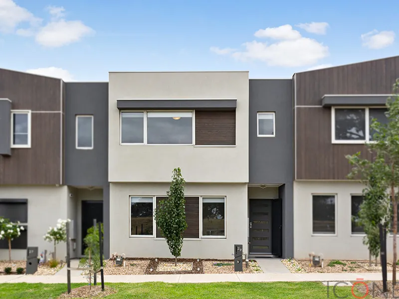 Large 3 bedroom park frontage townhouse.