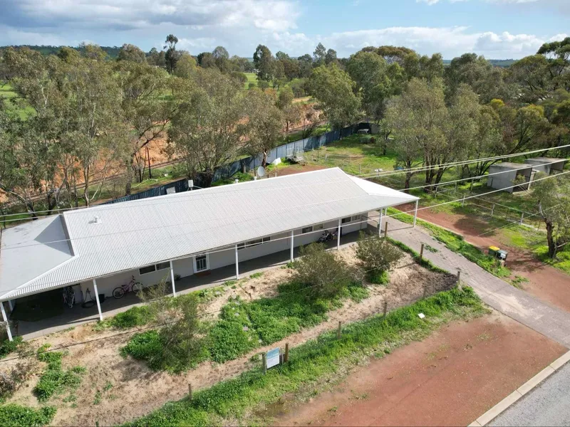 4x2 ON LARGE TOWN BLOCK