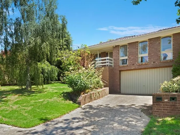 LARGE THREE BEDROOM FAMILY HOME