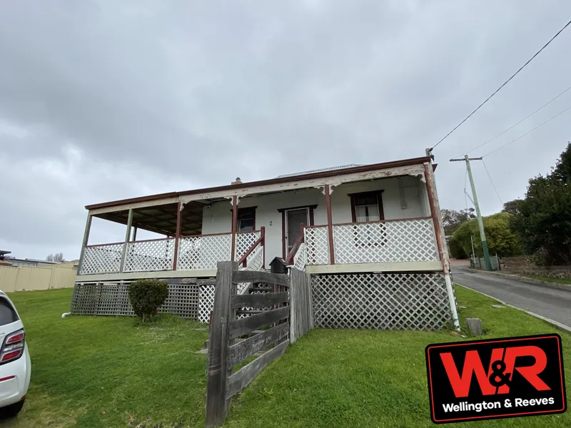 Quaint Cottage close to town