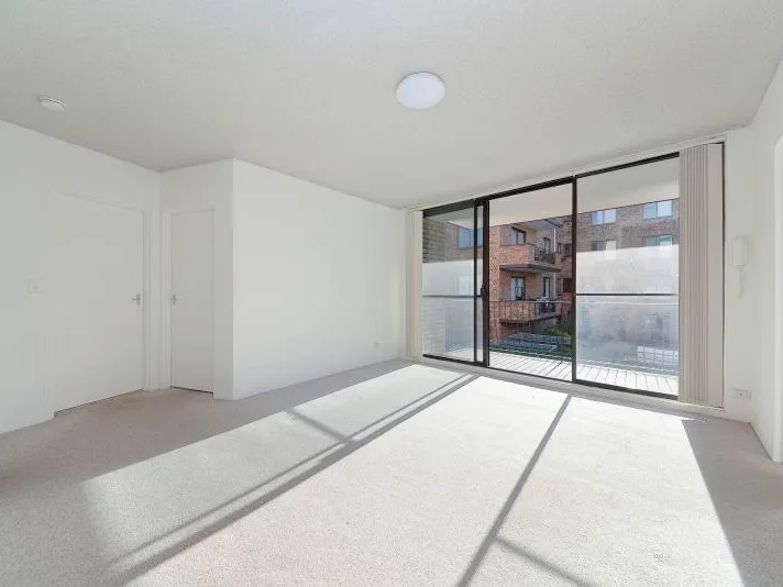 Spacious And Bright Apartment