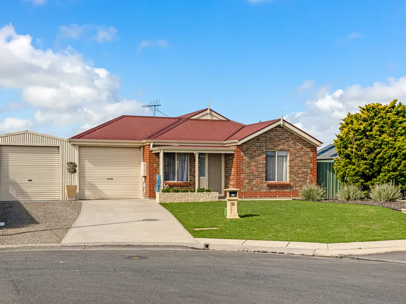 Spacious 3 Bedroom Home with Stunning Outdoor Entertaining Area in a Quiet Cul-de-Sac Location