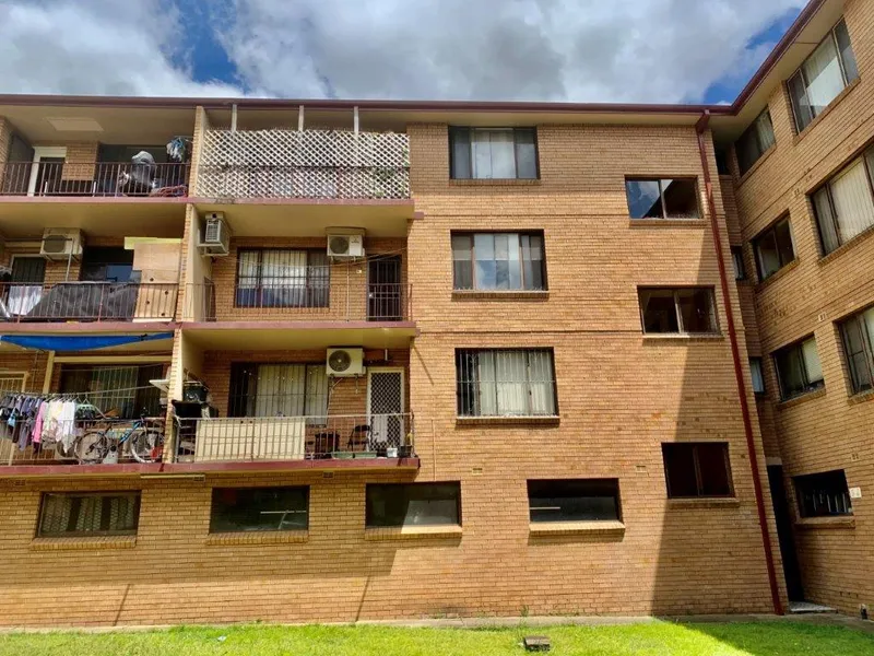 FRESHLY PAINTED SECOND FLOOR UNIT
