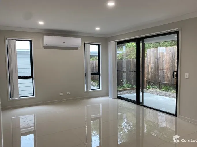 MODERN 2 BEDROOM DUPLEX, READY FOR YOU TO CALL HOME!