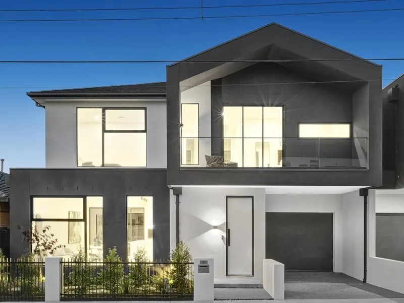 Luxurious Rental Home in McKinnon Secondary College Zone