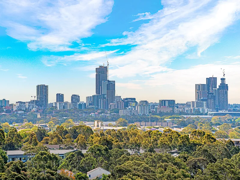 Beautiful Contemporary 3 Bedroom Apartment with Study