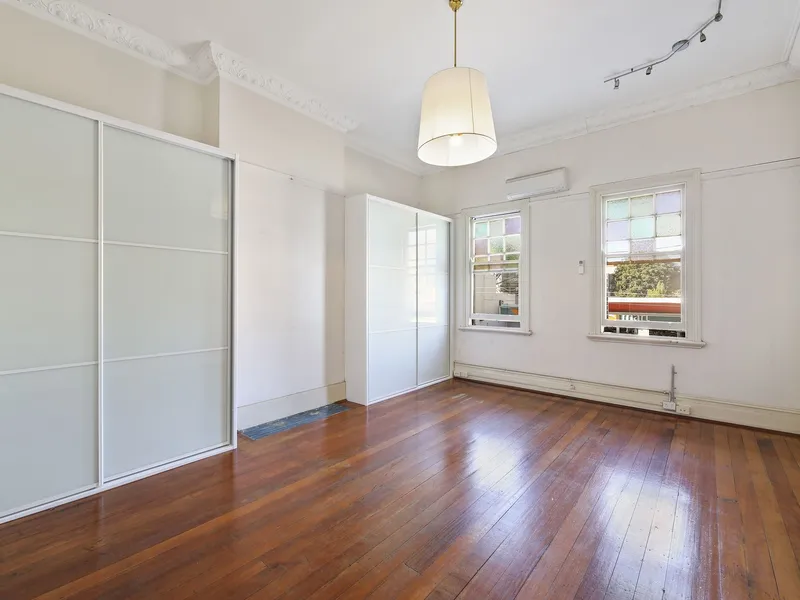 Spacious Two Bedroom Apartment – Convenient Location