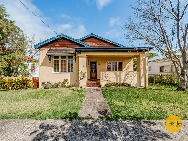 Cute King St Cottage With Rear Lane Access