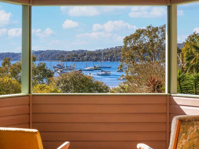 Exceptional Period Charisma Directly Opposite The Waterfront - Additional Self Contained Dwelling