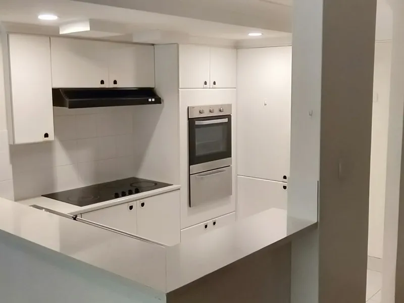 3 bedroom, 2 storey available mins walk to Darling harbour. can be furnished or unfurnished your choice
