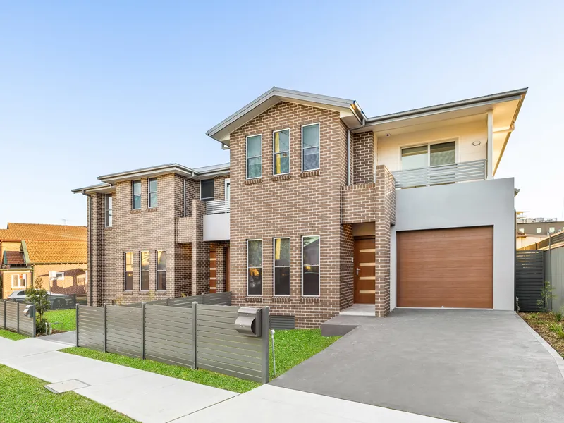 Brand-new contemporary duplex in ultra-convenient location