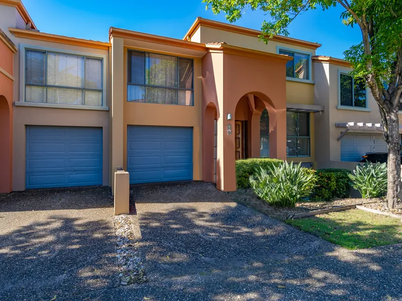 Generously Sized 3 Bed 2.5 Bath Villa in Very Central Upmarket Gated Community