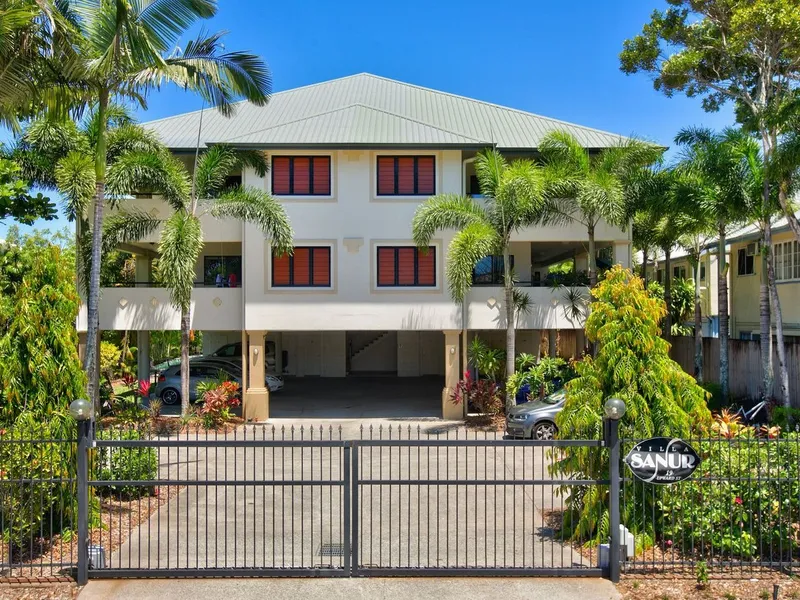 STYLISH UNFURNISHED CITY APARTMENT