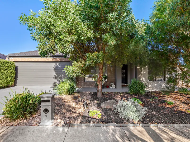 Position perfect, facing parklands