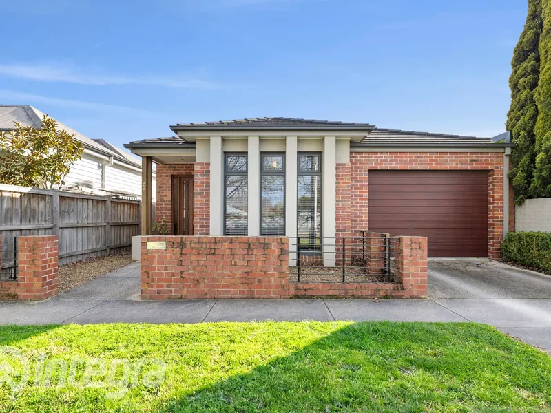 The ideal downsizer in blue chip location!