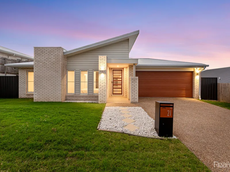 Massive 4 bedroom, 4 living family house With City Views not to be missed!!!